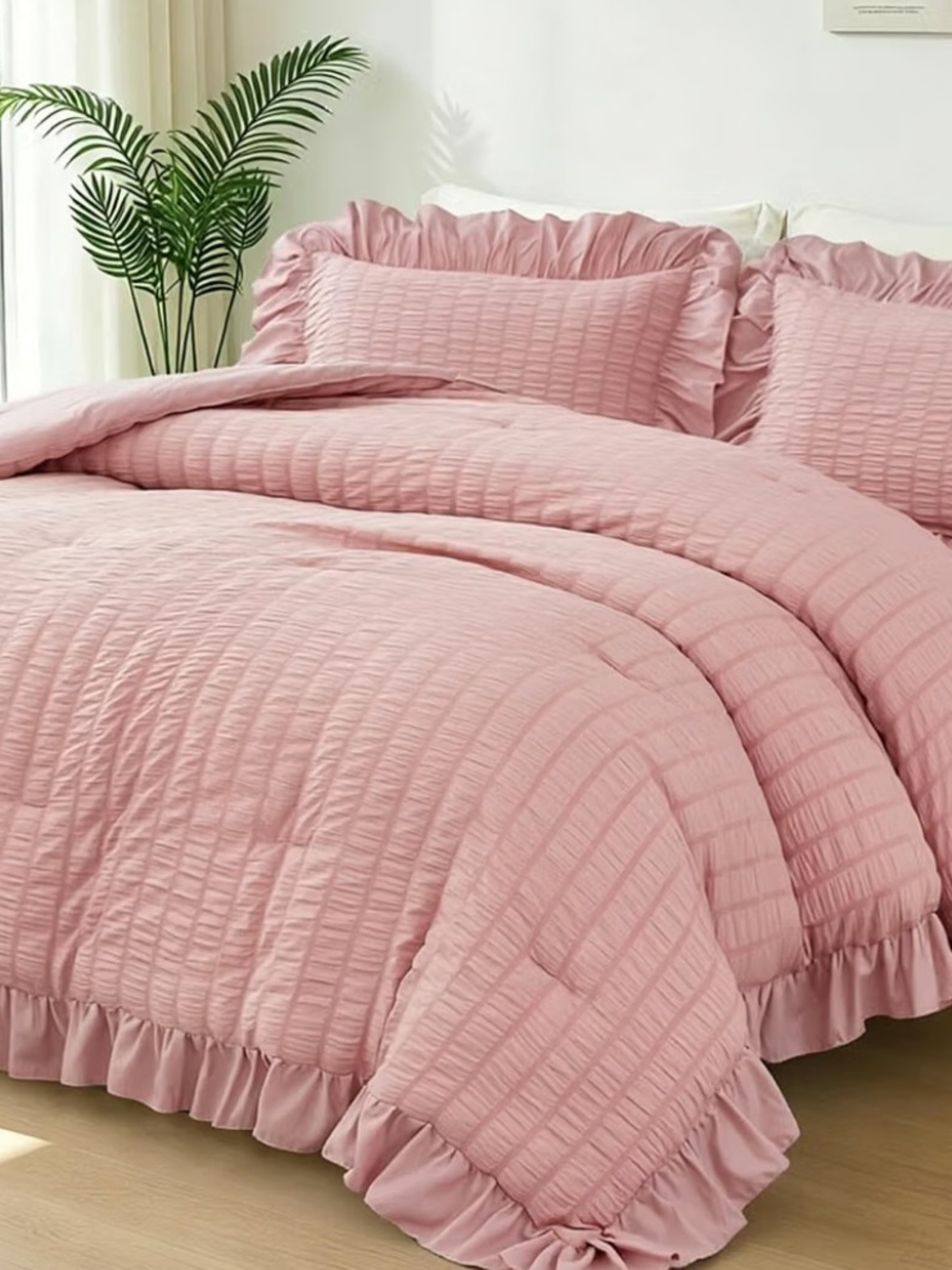 Full Size Soft Pink Ruffled Quilt Set - New
